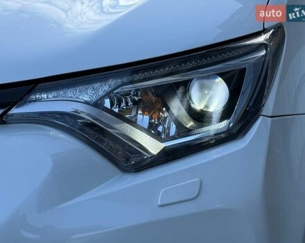 Тойота РАВ 4 2016 в Белой Церкве на Automoto.ua Белый Тойота РАВ 4, объемом двигателя 1.99 л и пробегом 110 тыс. км за 22500 $, фото 8 на Automoto.ua
