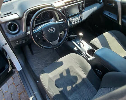 Тойота РАВ 4 2016 в Ужгороде на Automoto.ua Белый Тойота РАВ 4, объемом двигателя 1.99 л и пробегом 119 тыс. км за 20500 $, фото 14 на Automoto.ua