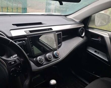 Білий Тойота РАВ 4, об'ємом двигуна 1.99 л та пробігом 131 тис. км за 18000 $, фото 9 на Automoto.ua