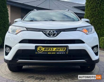 Белый Тойота РАВ 4, объемом двигателя 2.5 л и пробегом 185 тыс. км за 16400 $, фото 1 на Automoto.ua