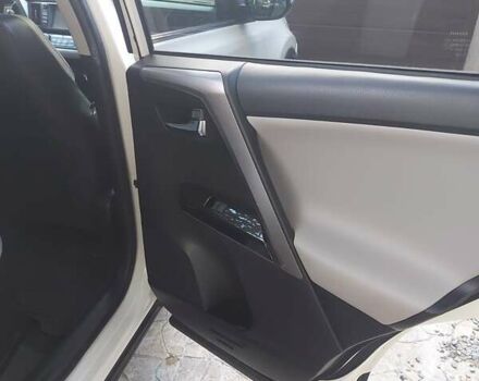 Тойота РАВ 4 2016 у Одесі на Automoto.ua Білий Тойота РАВ 4, об'ємом двигуна 2.49 л та пробігом 98 тис. км за 21900 $, фото 15 на Automoto.ua