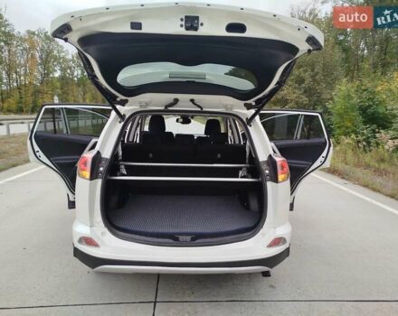 Білий Тойота РАВ 4, об'ємом двигуна 1.99 л та пробігом 194 тис. км за 18500 $, фото 8 на Automoto.ua