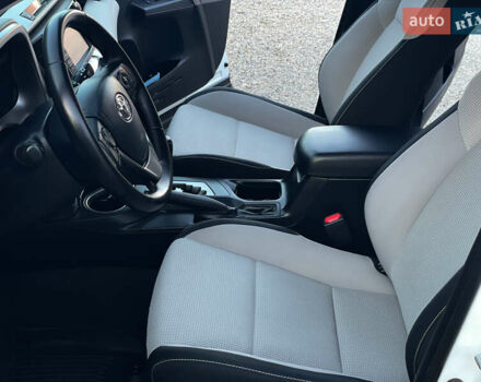 Тойота РАВ 4 2016 в Одессе на Automoto.ua Белый Тойота РАВ 4, объемом двигателя 2.49 л и пробегом 45 тыс. км за 21600 $, фото 37 на Automoto.ua