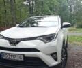 Білий Тойота РАВ 4, об'ємом двигуна 1.99 л та пробігом 215 тис. км за 19500 $, фото 1 на Automoto.ua