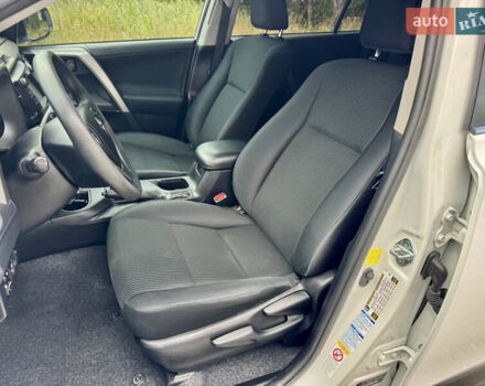 Тойота РАВ 4 2016 у Києві на Automoto.ua Білий Тойота РАВ 4, об'ємом двигуна 2.49 л та пробігом 173 тис. км за 17200 $, фото 19 на Automoto.ua