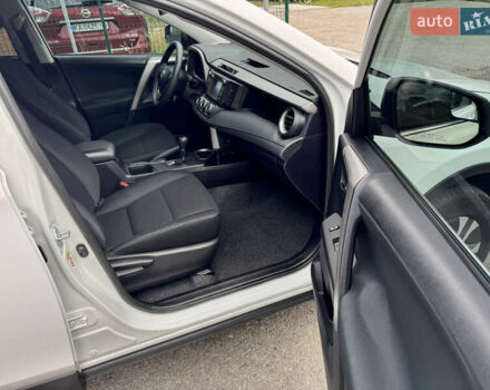 Тойота РАВ 4 2016 у Києві на Automoto.ua Білий Тойота РАВ 4, об'ємом двигуна 2.49 л та пробігом 173 тис. км за 17200 $, фото 36 на Automoto.ua