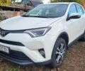 Белый Тойота РАВ 4, объемом двигателя 2 л и пробегом 250 тыс. км за 19500 $, фото 1 на Automoto.ua