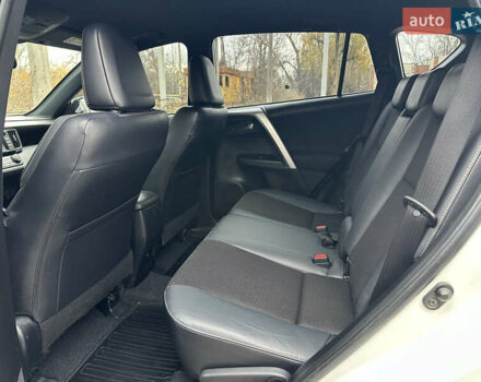 Белый Тойота РАВ 4, объемом двигателя 2.2 л и пробегом 190 тыс. км за 20600 $, фото 15 на Automoto.ua