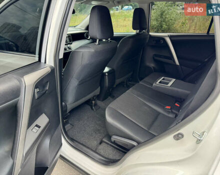 Тойота РАВ 4 2016 у Києві на Automoto.ua Білий Тойота РАВ 4, об'ємом двигуна 2.49 л та пробігом 173 тис. км за 17200 $, фото 27 на Automoto.ua