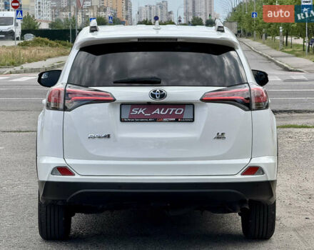 Тойота РАВ 4 2016 у Києві на Automoto.ua Білий Тойота РАВ 4, об'ємом двигуна 2.49 л та пробігом 173 тис. км за 17200 $, фото 11 на Automoto.ua