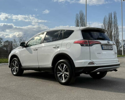 Тойота РАВ 4 2016 в Харькове на Automoto.ua Белый Тойота РАВ 4, объемом двигателя 2.23 л и пробегом 155 тыс. км за 21500 $, фото 2 на Automoto.ua