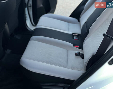 Тойота РАВ 4 2016 в Одессе на Automoto.ua Белый Тойота РАВ 4, объемом двигателя 2.49 л и пробегом 45 тыс. км за 21600 $, фото 38 на Automoto.ua