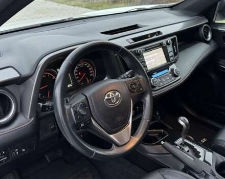 Белый Тойота РАВ 4, объемом двигателя 0 л и пробегом 123 тыс. км за 15500 $, фото 9 на Automoto.ua