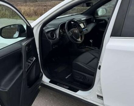 Белый Тойота РАВ 4, объемом двигателя 0 л и пробегом 123 тыс. км за 15500 $, фото 5 на Automoto.ua