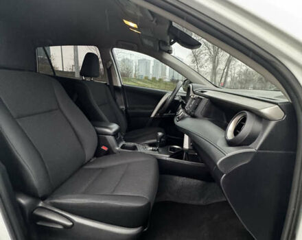 Білий Тойота РАВ 4, об'ємом двигуна 2.49 л та пробігом 173 тис. км за 16100 $, фото 31 на Automoto.ua