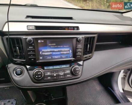 Білий Тойота РАВ 4, об'ємом двигуна 1.99 л та пробігом 194 тис. км за 18500 $, фото 2 на Automoto.ua