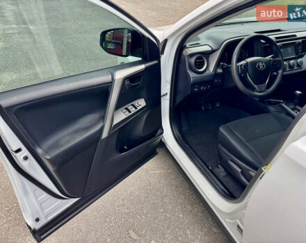 Тойота РАВ 4 2016 у Києві на Automoto.ua Білий Тойота РАВ 4, об'ємом двигуна 2.49 л та пробігом 173 тис. км за 17200 $, фото 15 на Automoto.ua