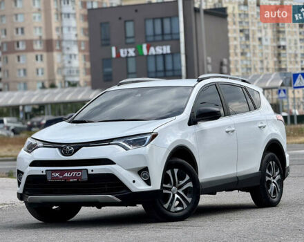 Тойота РАВ 4 2016 у Києві на Automoto.ua Білий Тойота РАВ 4, об'ємом двигуна 2.49 л та пробігом 173 тис. км за 17200 $, фото 56 на Automoto.ua