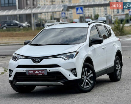 Тойота РАВ 4 2016 у Києві на Automoto.ua Білий Тойота РАВ 4, об'ємом двигуна 2.49 л та пробігом 173 тис. км за 17200 $, фото 1 на Automoto.ua