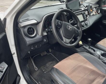 Белый Тойота РАВ 4, объемом двигателя 2.5 л и пробегом 150 тыс. км за 15000 $, фото 1 на Automoto.ua