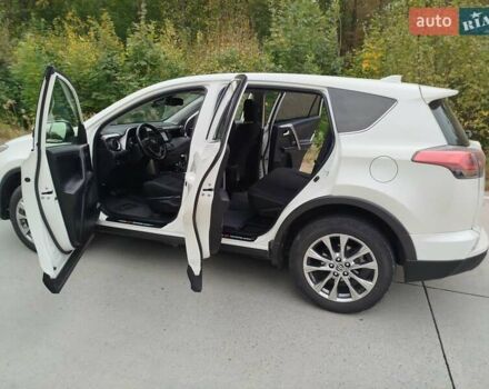 Білий Тойота РАВ 4, об'ємом двигуна 1.99 л та пробігом 194 тис. км за 18500 $, фото 3 на Automoto.ua