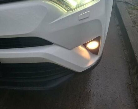 Білий Тойота РАВ 4, об'ємом двигуна 1.99 л та пробігом 131 тис. км за 18000 $, фото 22 на Automoto.ua