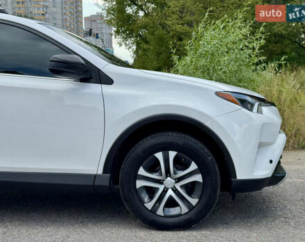 Тойота РАВ 4 2016 у Києві на Automoto.ua Білий Тойота РАВ 4, об'ємом двигуна 2.49 л та пробігом 173 тис. км за 17200 $, фото 77 на Automoto.ua