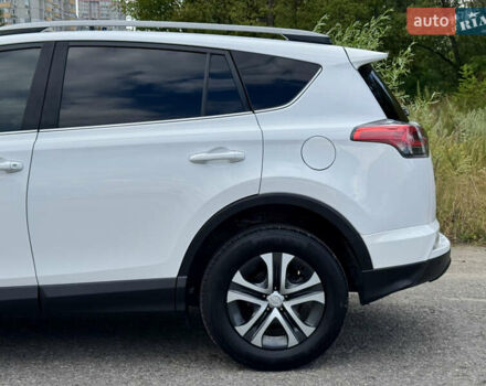Тойота РАВ 4 2016 у Києві на Automoto.ua Білий Тойота РАВ 4, об'ємом двигуна 2.49 л та пробігом 173 тис. км за 17200 $, фото 81 на Automoto.ua