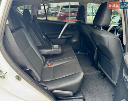 Тойота РАВ 4 2016 у Києві на Automoto.ua Білий Тойота РАВ 4, об'ємом двигуна 2.49 л та пробігом 173 тис. км за 17200 $, фото 31 на Automoto.ua