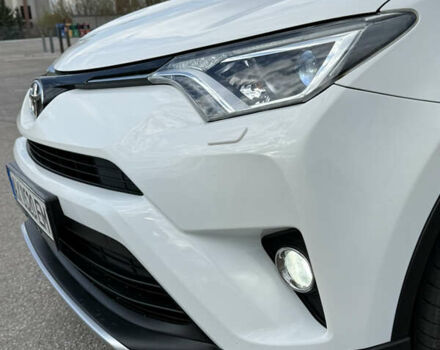 Тойота РАВ 4 2016 в Харькове на Automoto.ua Белый Тойота РАВ 4, объемом двигателя 2.23 л и пробегом 155 тыс. км за 21500 $, фото 14 на Automoto.ua