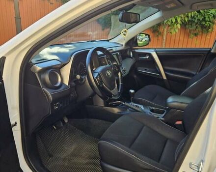 Тойота РАВ 4 2016 в Мукачеве на Automoto.ua Белый Тойота РАВ 4, объемом двигателя 2.23 л и пробегом 165 тыс. км за 20350 $, фото 10 на Automoto.ua