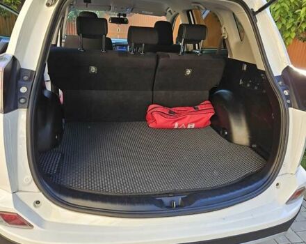 Тойота РАВ 4 2016 в Мукачеве на Automoto.ua Белый Тойота РАВ 4, объемом двигателя 2.23 л и пробегом 165 тыс. км за 20350 $, фото 2 на Automoto.ua