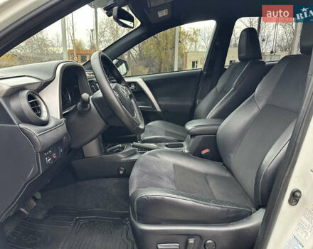 Белый Тойота РАВ 4, объемом двигателя 2.2 л и пробегом 190 тыс. км за 20600 $, фото 11 на Automoto.ua