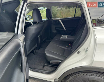 Тойота РАВ 4 2016 у Києві на Automoto.ua Білий Тойота РАВ 4, об'ємом двигуна 2.49 л та пробігом 173 тис. км за 17200 $, фото 25 на Automoto.ua