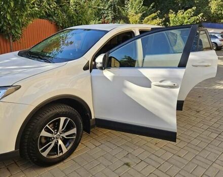 Тойота РАВ 4 2016 в Мукачеве на Automoto.ua Белый Тойота РАВ 4, объемом двигателя 2.23 л и пробегом 165 тыс. км за 20350 $, фото 8 на Automoto.ua