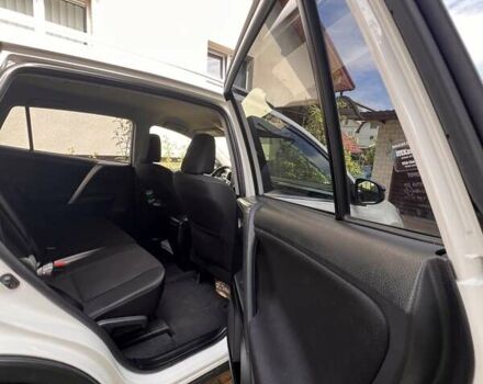 Тойота РАВ 4 2016 в Львове на Automoto.ua Белый Тойота РАВ 4, объемом двигателя 2.49 л и пробегом 116 тыс. км за 18300 $, фото 12 на Automoto.ua