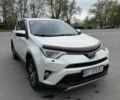 Белый Тойота РАВ 4, объемом двигателя 2.2 л и пробегом 318 тыс. км за 17799 $, фото 1 на Automoto.ua