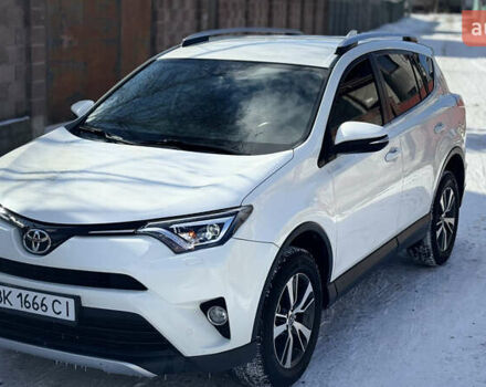 Белый Тойота РАВ 4, объемом двигателя 2.23 л и пробегом 206 тыс. км за 25799 $, фото 1 на Automoto.ua