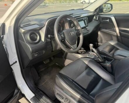 Белый Тойота РАВ 4, объемом двигателя 2.5 л и пробегом 159 тыс. км за 18000 $, фото 4 на Automoto.ua