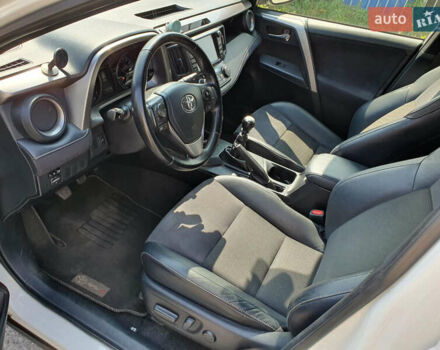 Білий Тойота РАВ 4, об'ємом двигуна 2 л та пробігом 157 тис. км за 22000 $, фото 7 на Automoto.ua