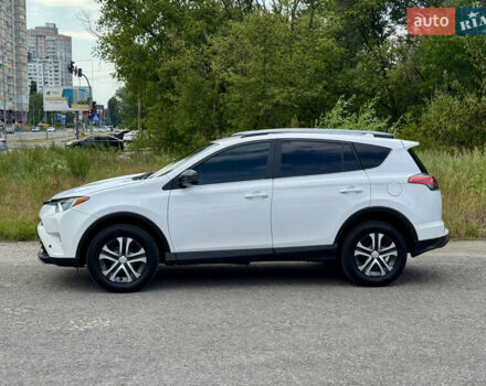 Тойота РАВ 4 2016 у Києві на Automoto.ua Білий Тойота РАВ 4, об'ємом двигуна 2.49 л та пробігом 173 тис. км за 17200 $, фото 79 на Automoto.ua