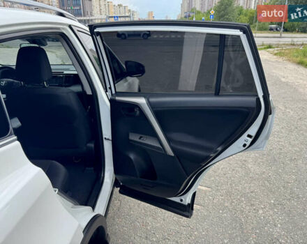 Тойота РАВ 4 2016 у Києві на Automoto.ua Білий Тойота РАВ 4, об'ємом двигуна 2.49 л та пробігом 173 тис. км за 17200 $, фото 28 на Automoto.ua