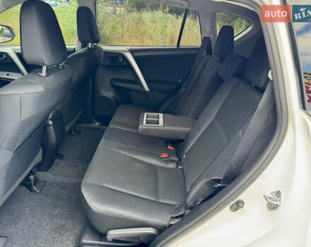 Тойота РАВ 4 2016 у Києві на Automoto.ua Білий Тойота РАВ 4, об'ємом двигуна 2.49 л та пробігом 173 тис. км за 17200 $, фото 26 на Automoto.ua