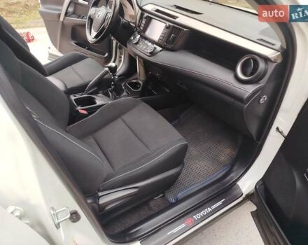 Білий Тойота РАВ 4, об'ємом двигуна 1.99 л та пробігом 194 тис. км за 18500 $, фото 17 на Automoto.ua