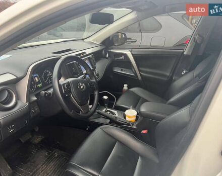 Белый Тойота РАВ 4, объемом двигателя 2.23 л и пробегом 140 тыс. км за 21500 $, фото 4 на Automoto.ua