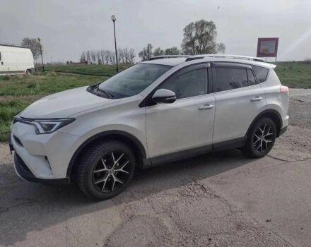 Белый Тойота РАВ 4, объемом двигателя 2 л и пробегом 135 тыс. км за 13999 $, фото 1 на Automoto.ua