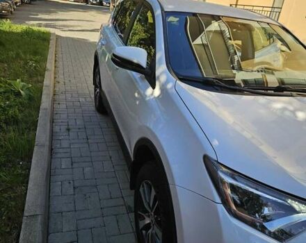 Тойота РАВ 4 2016 в Мукачеве на Automoto.ua Белый Тойота РАВ 4, объемом двигателя 2.23 л и пробегом 165 тыс. км за 20350 $, фото 6 на Automoto.ua