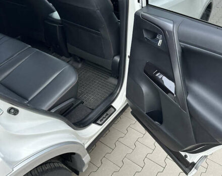 Білий Тойота РАВ 4, об'ємом двигуна 2.49 л та пробігом 88 тис. км за 20300 $, фото 10 на Automoto.ua