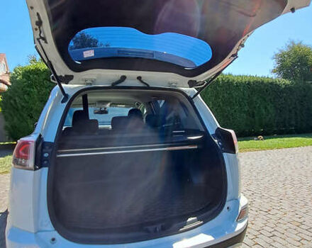 Тойота РАВ 4 2016 в Ужгороде на Automoto.ua Белый Тойота РАВ 4, объемом двигателя 1.99 л и пробегом 119 тыс. км за 20500 $, фото 9 на Automoto.ua