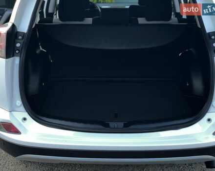 Тойота РАВ 4 2016 в Одессе на Automoto.ua Белый Тойота РАВ 4, объемом двигателя 2.49 л и пробегом 45 тыс. км за 21600 $, фото 41 на Automoto.ua